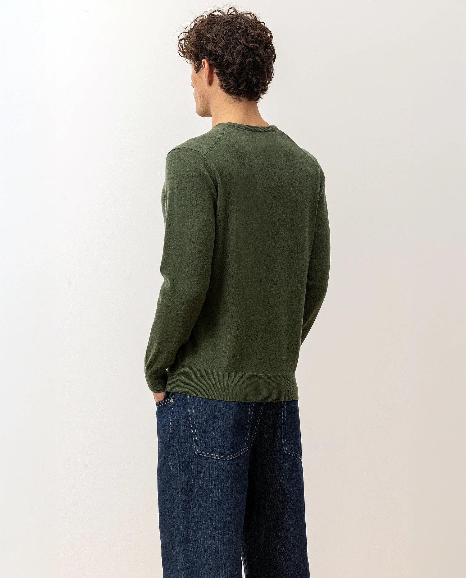 V-Ausschnitt Pullover aus Cashmere in Grün - Image 4