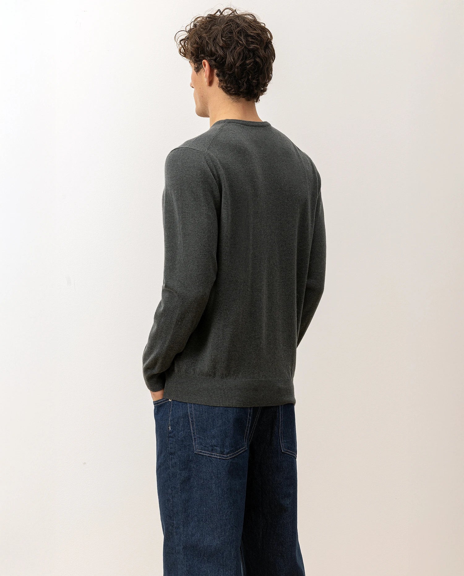 V-Ausschnitt Pullover aus Cashmere in Grün - Image 4